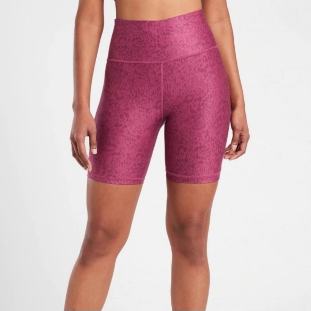 Athleta Liquid Elation Petal Printed 7” Short in XS